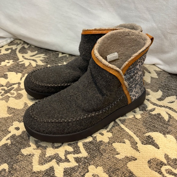 Sanuk Shoes - Super Cute Sanuk Boots Size 7